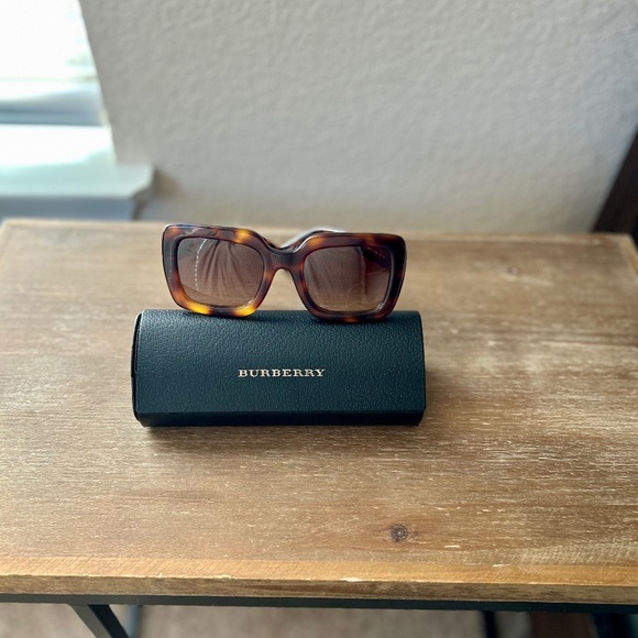 Burberry BE 4284 3790/13 New Tortoise/Brown Gradient Sunglasses 52mm with case - Picture 1 of 8